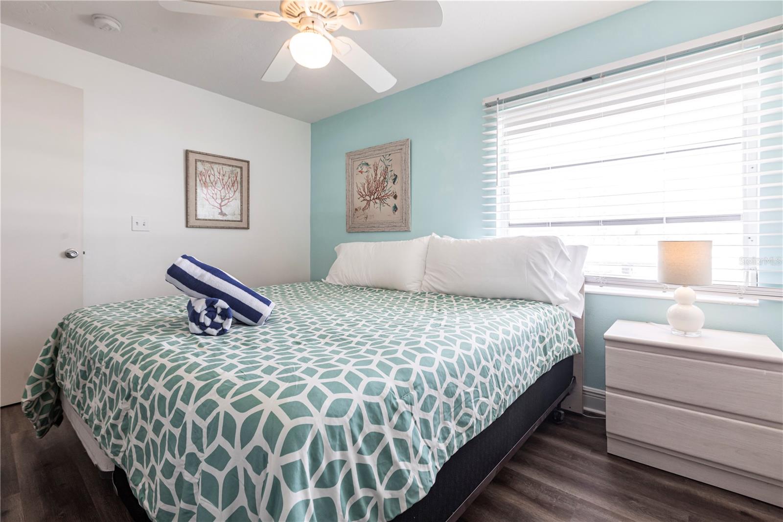 Image 13 of 16 For 6020 Midnight Pass Road 52b