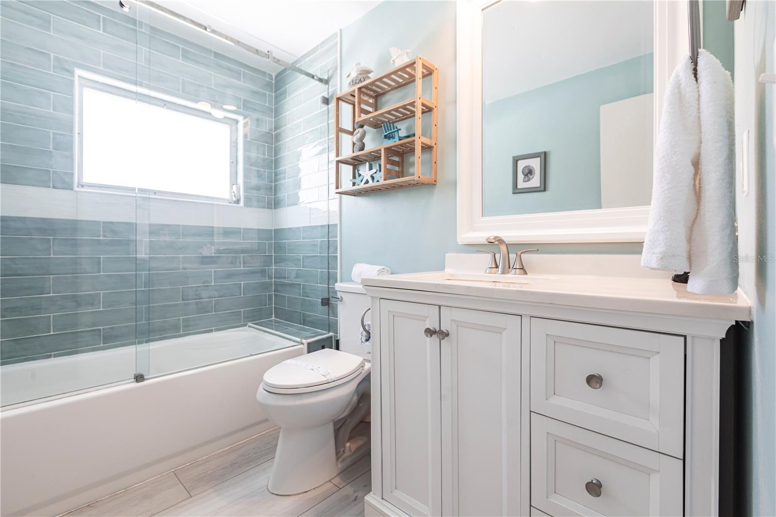 Image 14 of 16 For 6020 Midnight Pass Road 52b