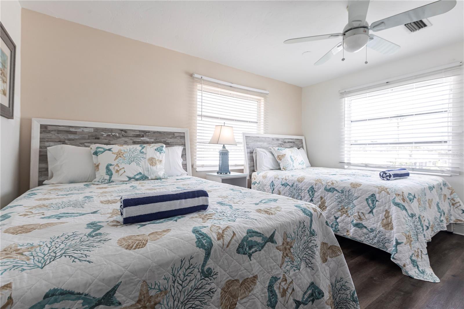 Image 15 of 16 For 6020 Midnight Pass Road 52b