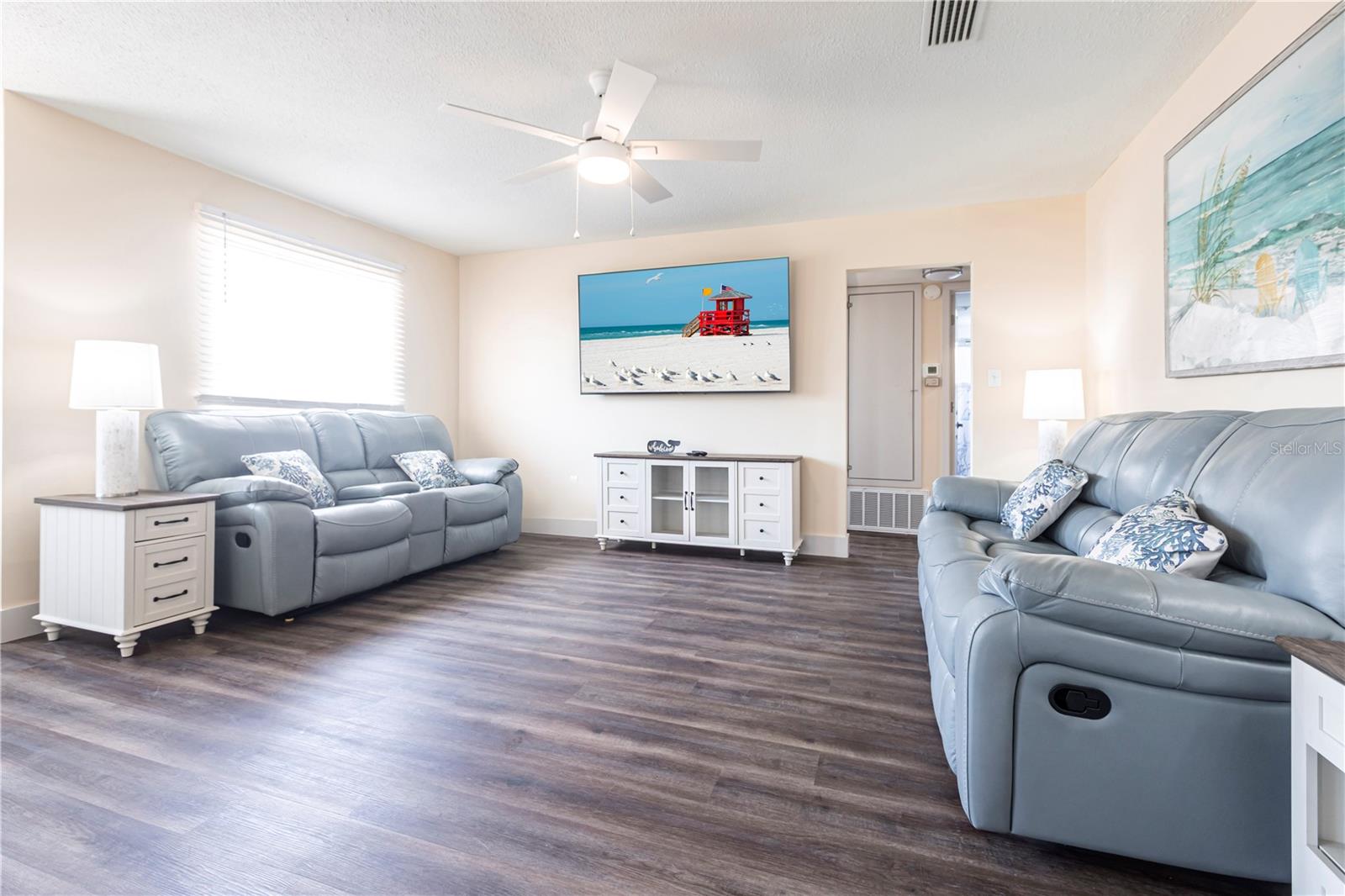 Image 4 of 16 For 6020 Midnight Pass Road 52b