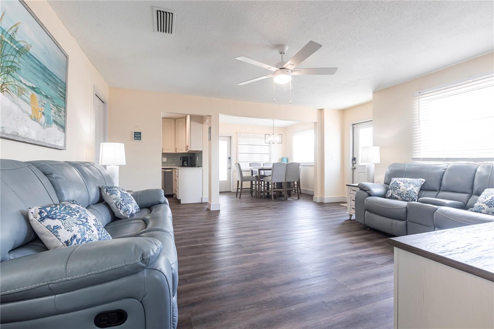 Image 5 of 16 For 6020 Midnight Pass Road 52b