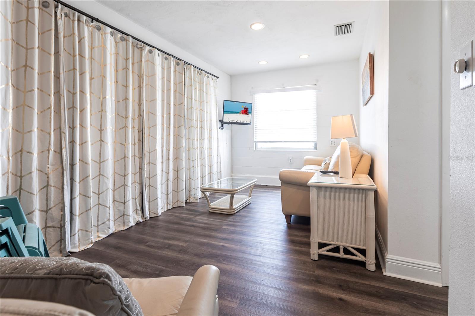 Image 6 of 16 For 6020 Midnight Pass Road 52b