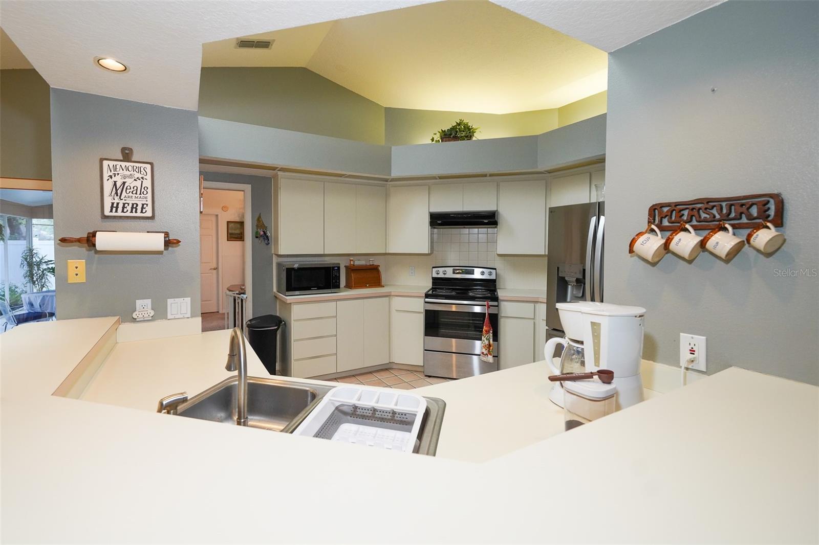 Image 7 of 32 For 7340 Flyway Drive