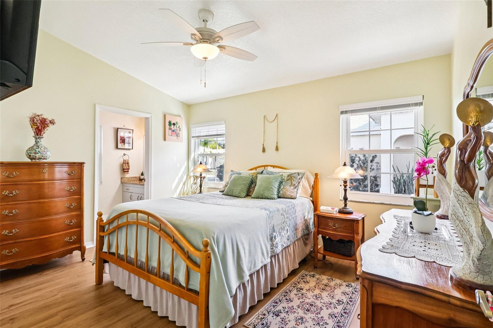 Image 5 of 29 For 1150 Goldenrod Circle Ne