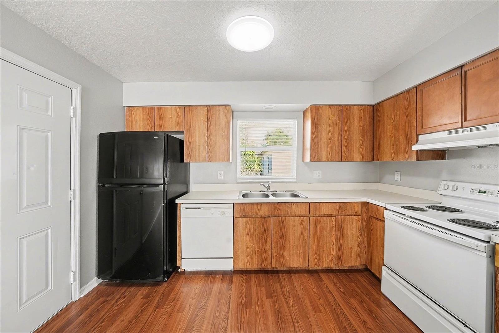 Image 8 of 15 For 3605 Temple Street