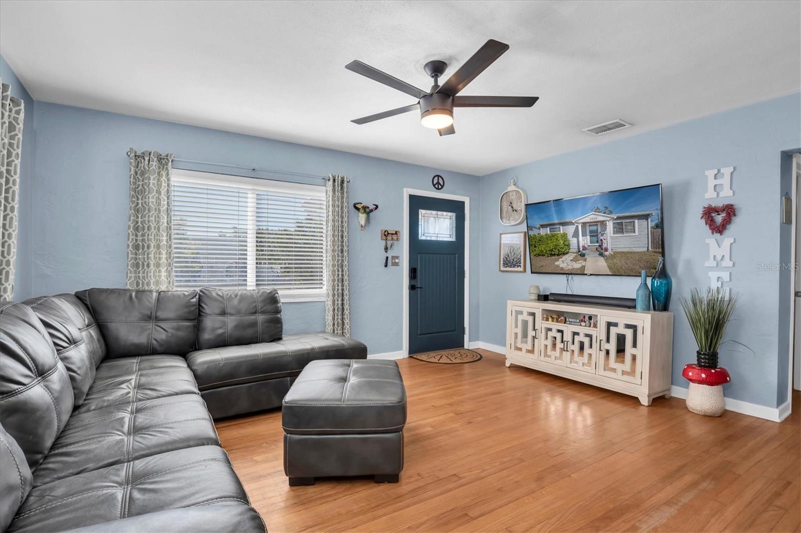 Image 3 of 30 For 4929 36th Avenue N