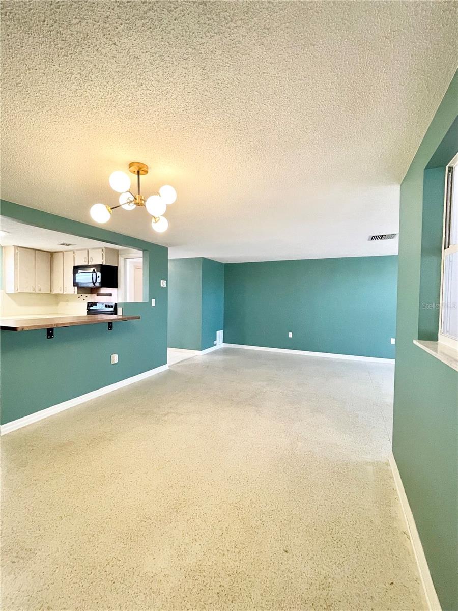 Image 4 of 28 For 10120 Willow Drive