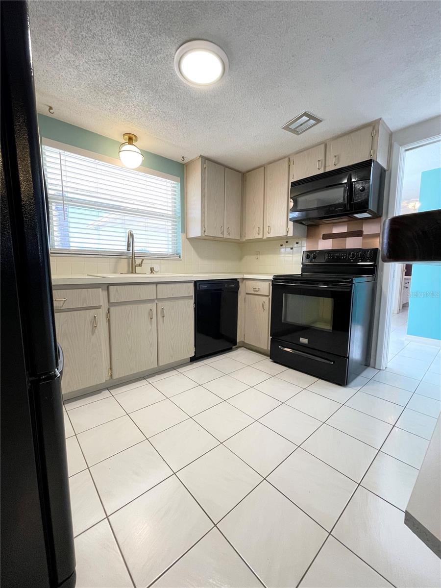 Image 7 of 28 For 10120 Willow Drive