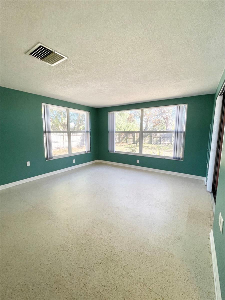 Image 9 of 28 For 10120 Willow Drive