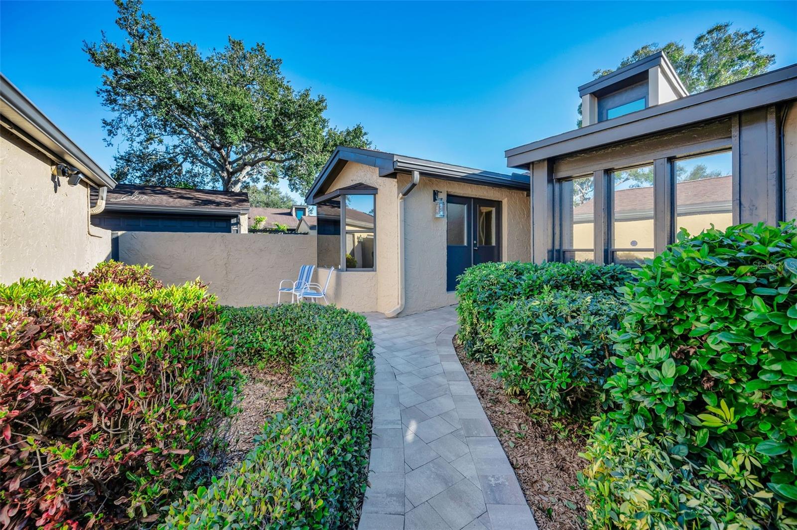 Image 11 of 100 For 13300 Indian Rocks Road 101