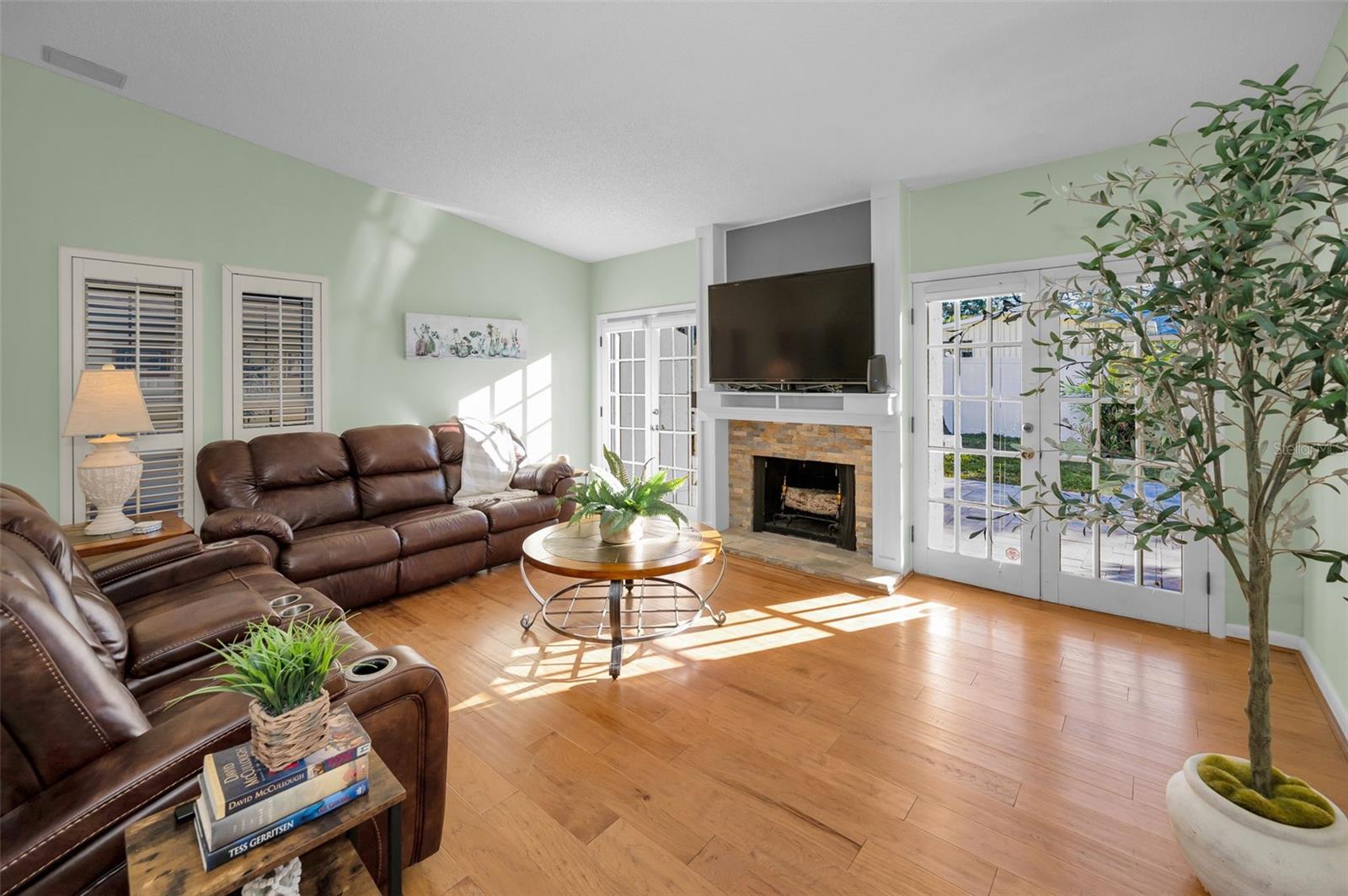 Image 16 of 100 For 13300 Indian Rocks Road 101