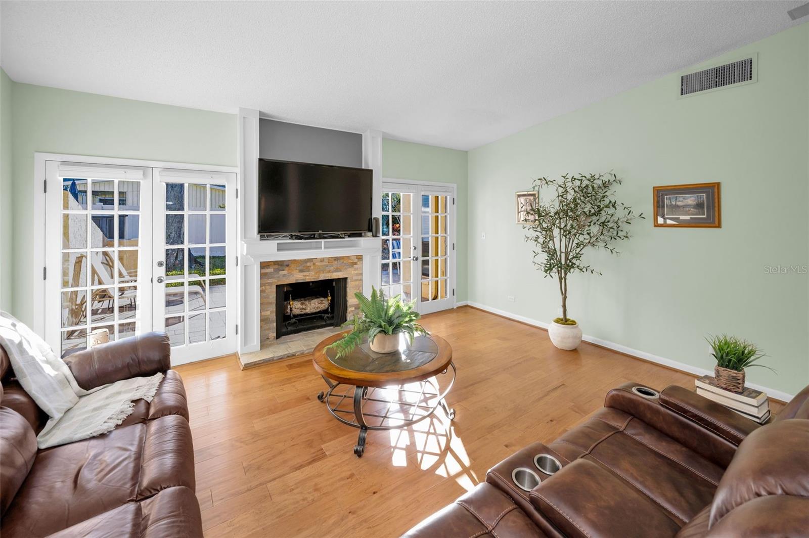 Image 17 of 100 For 13300 Indian Rocks Road 101