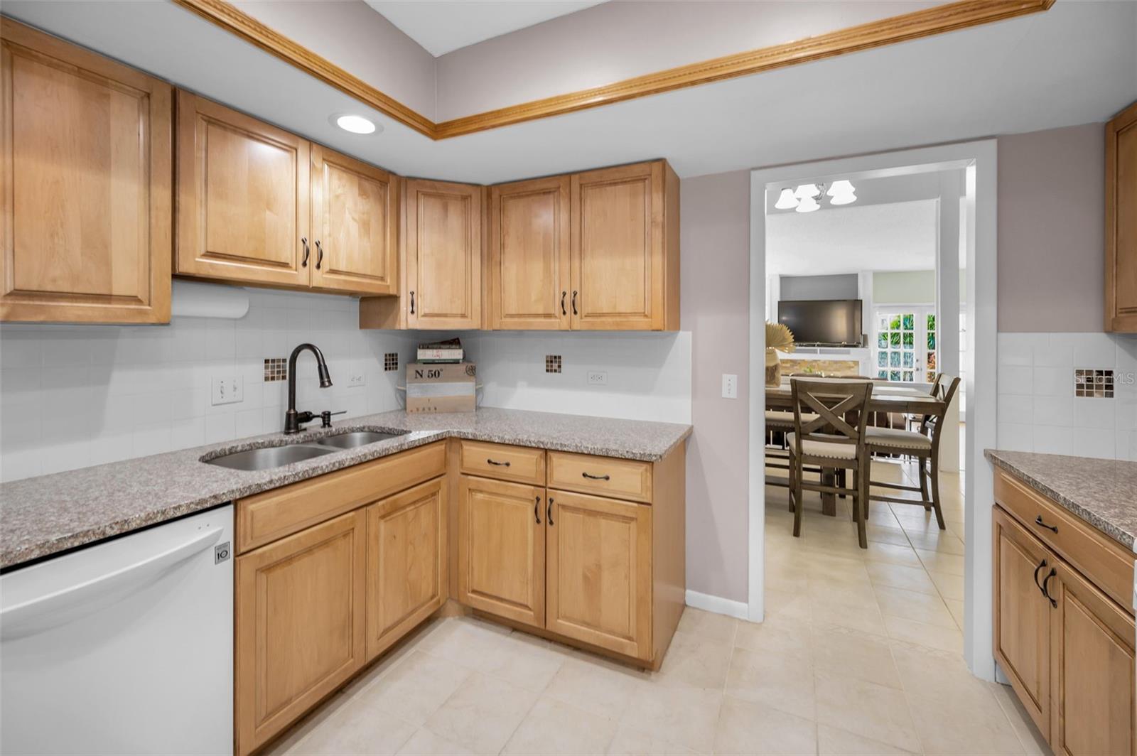 Image 25 of 100 For 13300 Indian Rocks Road 101