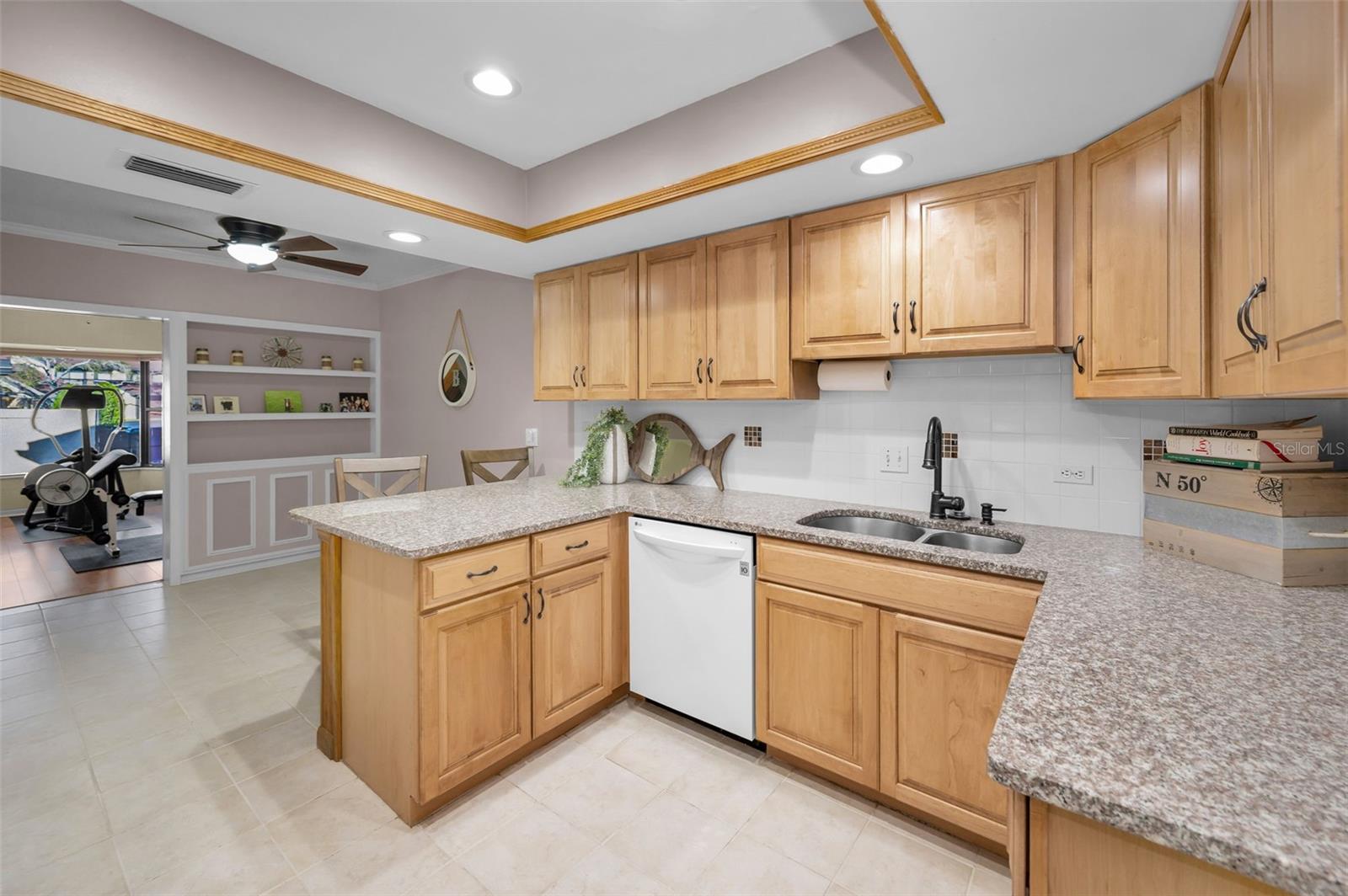 Image 28 of 100 For 13300 Indian Rocks Road 101