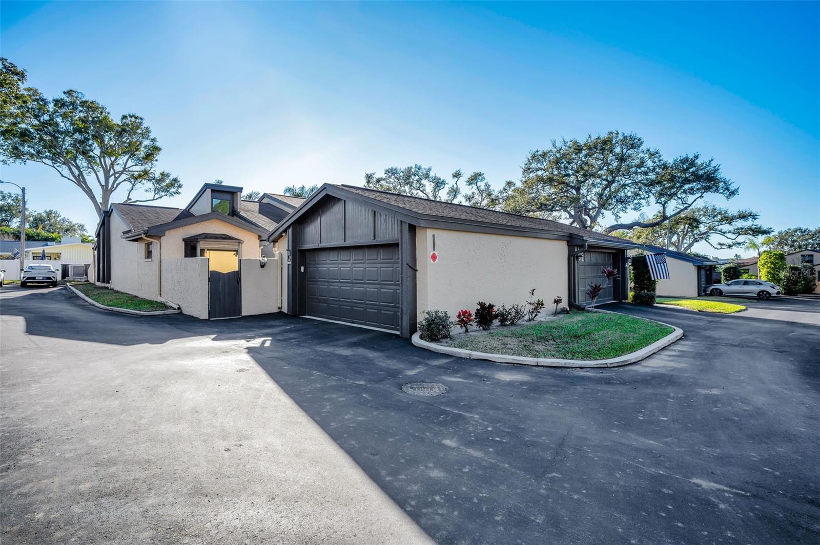 Image 3 of 100 For 13300 Indian Rocks Road 101