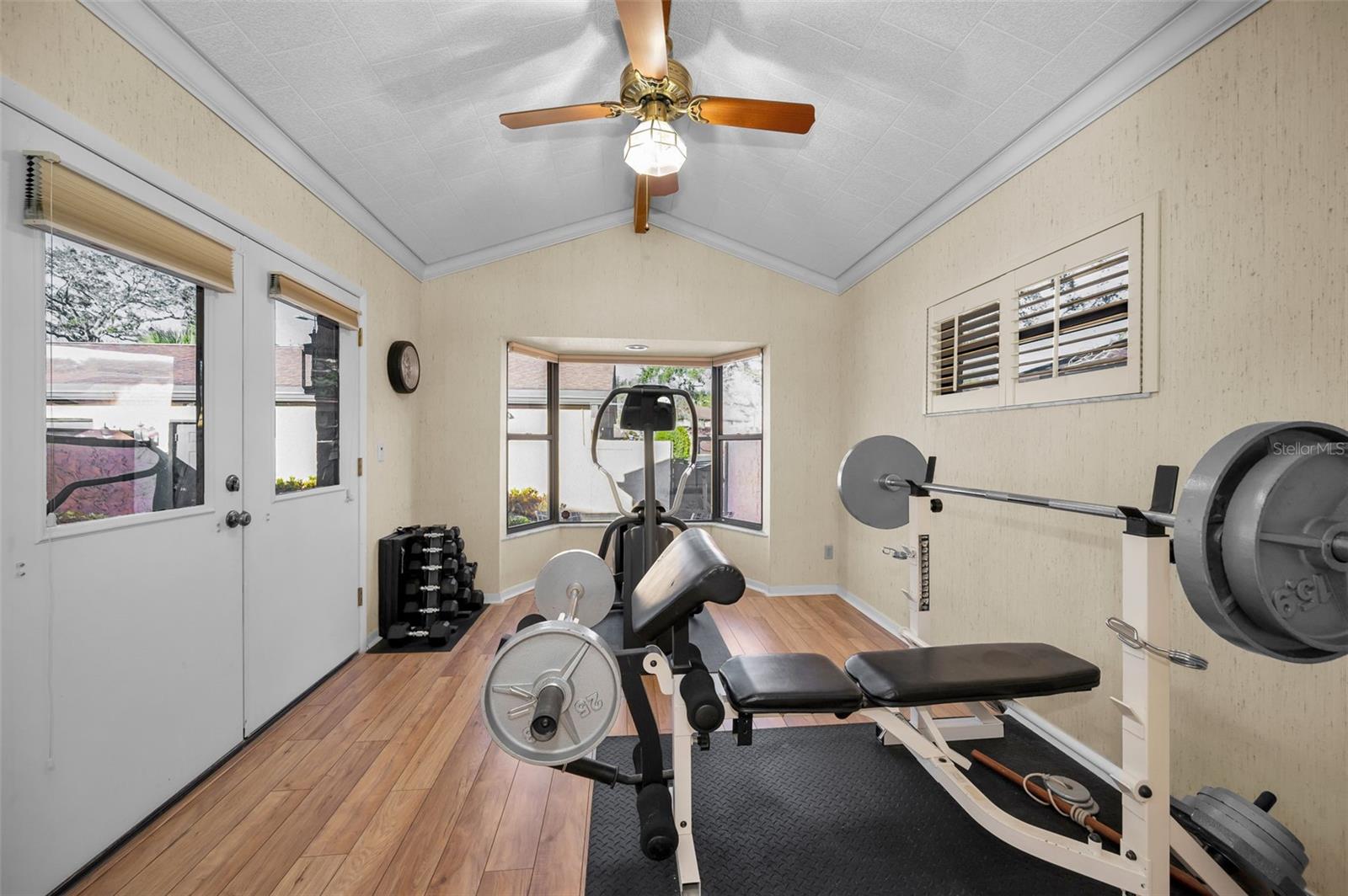 Image 33 of 100 For 13300 Indian Rocks Road 101