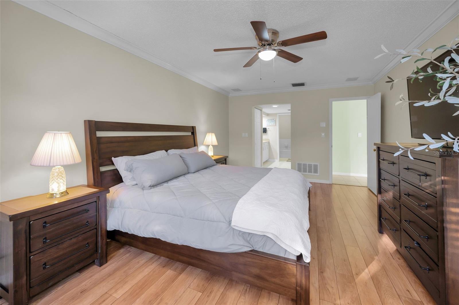 Image 38 of 100 For 13300 Indian Rocks Road 101