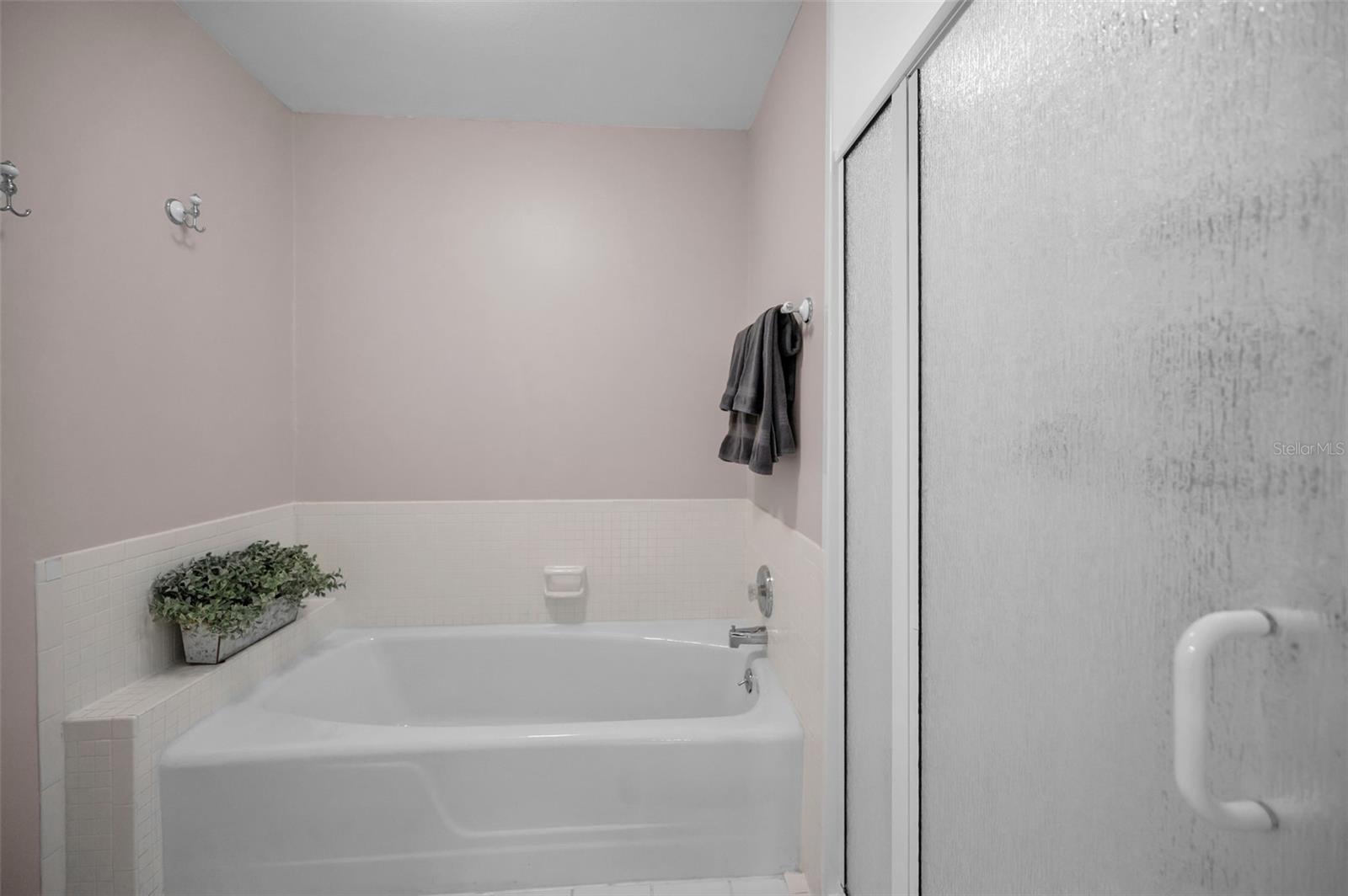 Image 40 of 100 For 13300 Indian Rocks Road 101