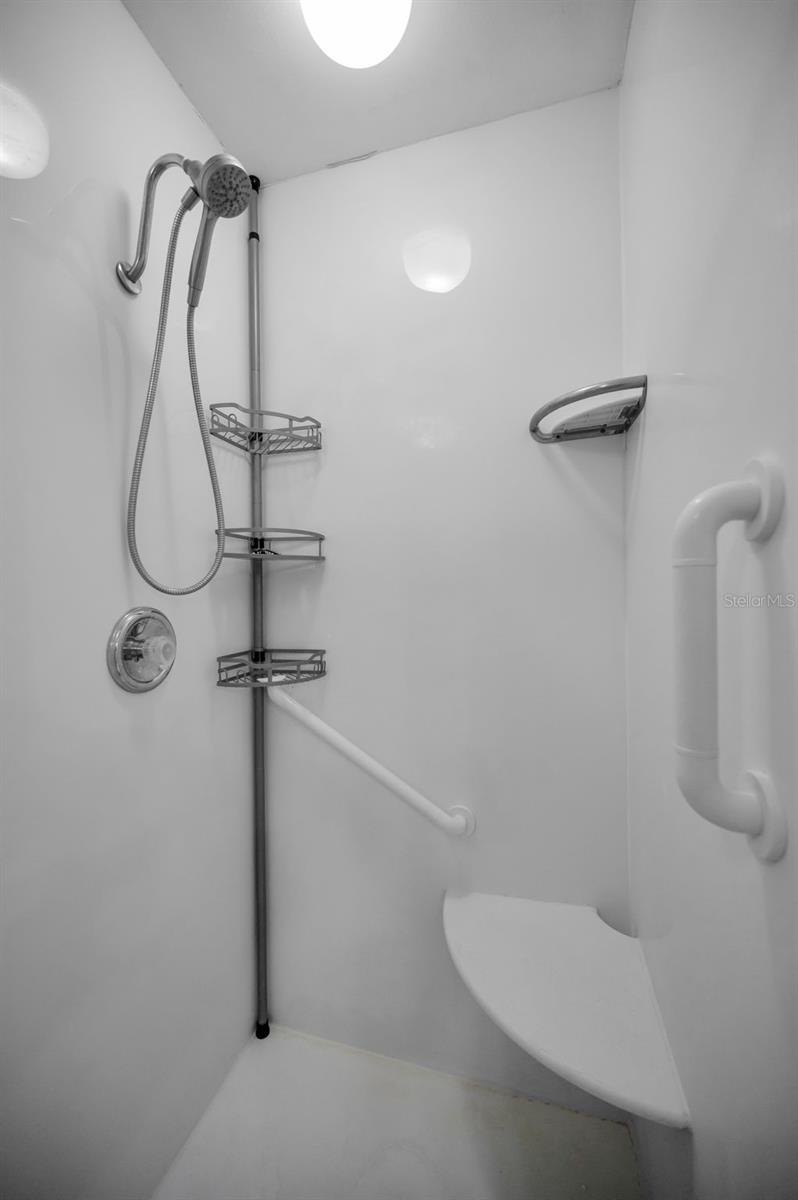 Image 41 of 100 For 13300 Indian Rocks Road 101