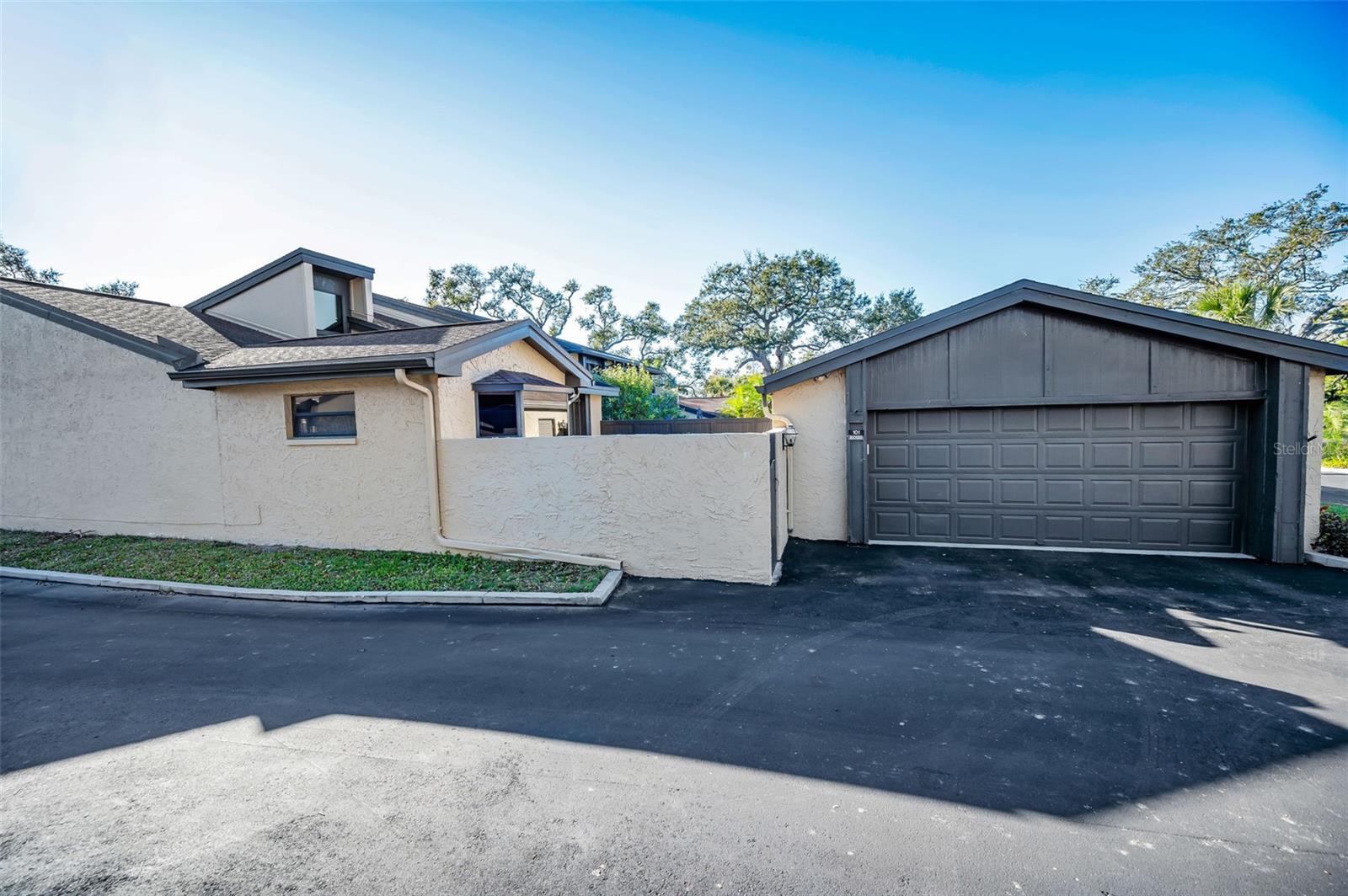 Image 5 of 100 For 13300 Indian Rocks Road 101