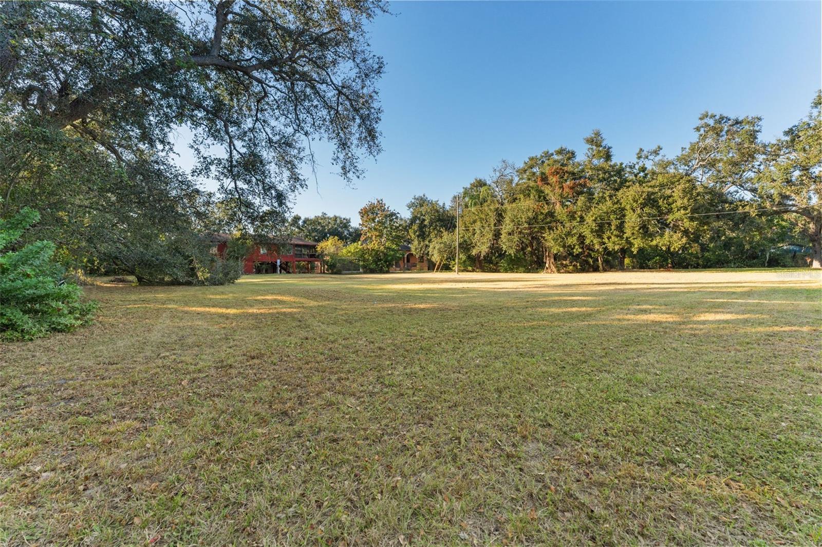 Listing photo id 4 for Manhattan Avenue S