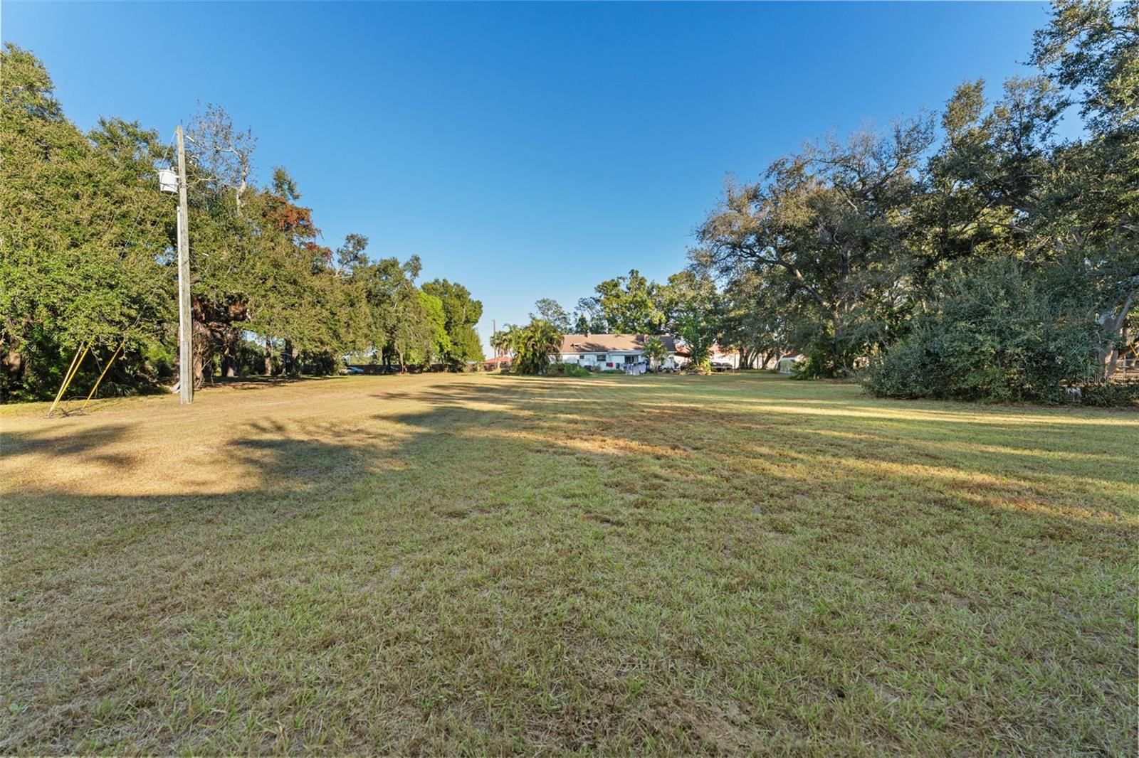 Listing photo id 6 for Manhattan Avenue S