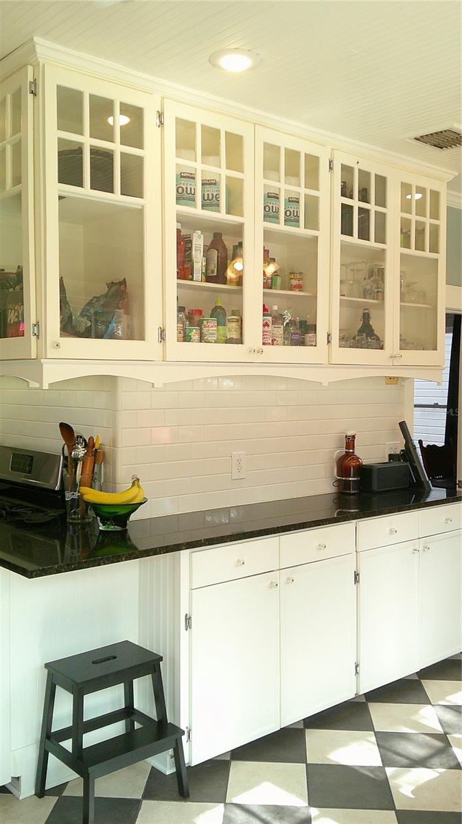 Image 11 of 34 For 303 Plymouth Street