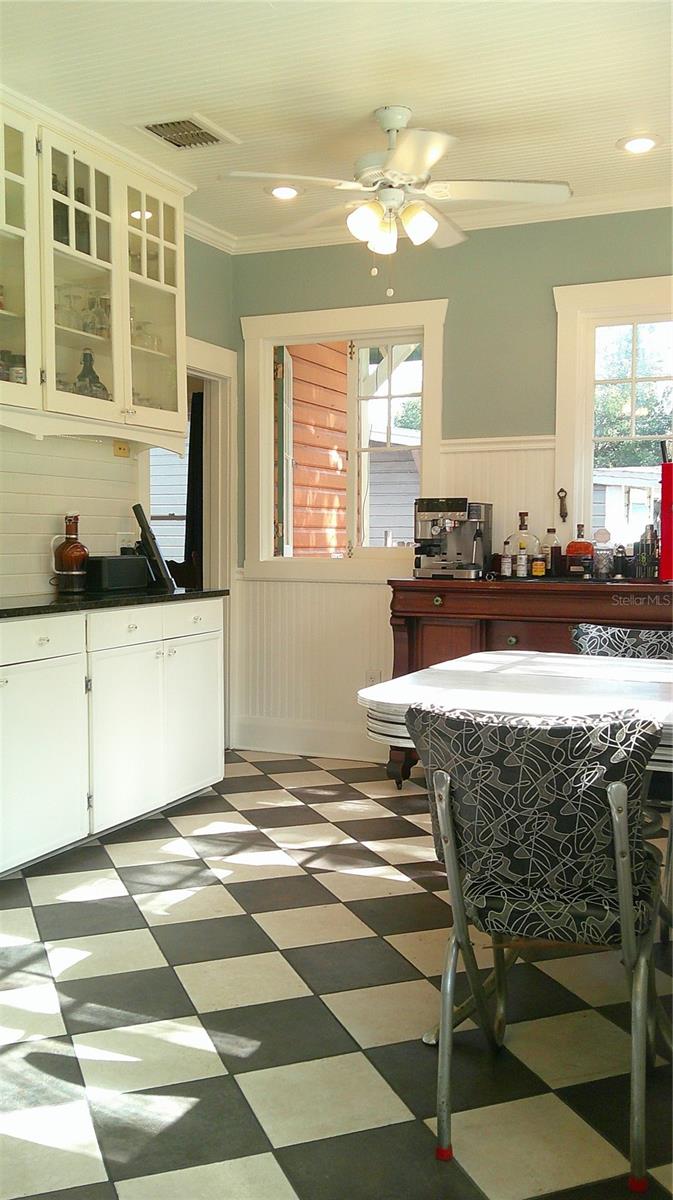 Image 13 of 34 For 303 Plymouth Street