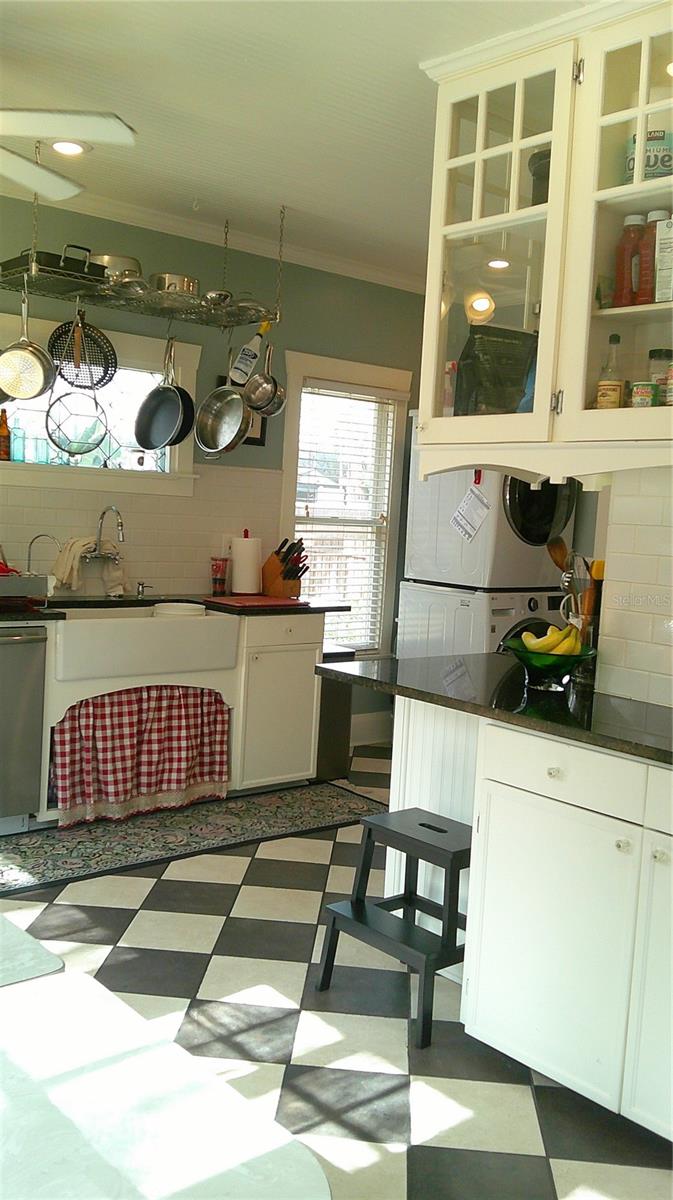 Image 15 of 34 For 303 Plymouth Street