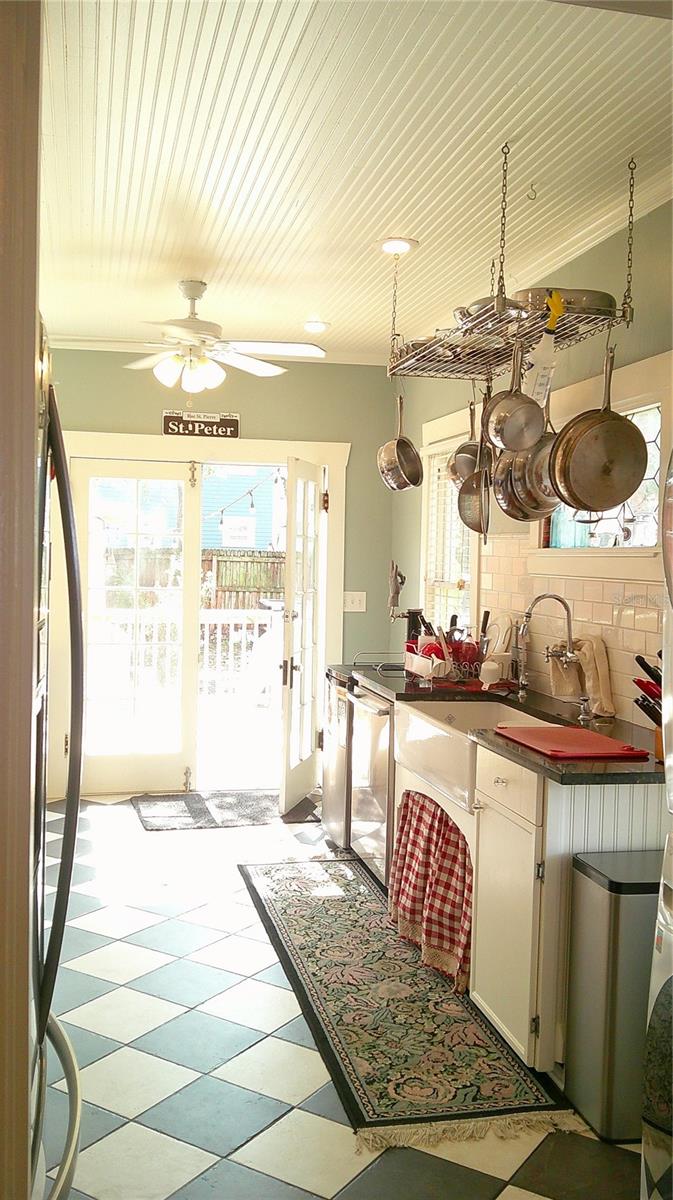 Image 17 of 34 For 303 Plymouth Street