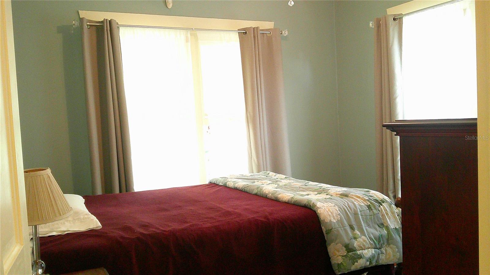 Image 21 of 34 For 303 Plymouth Street