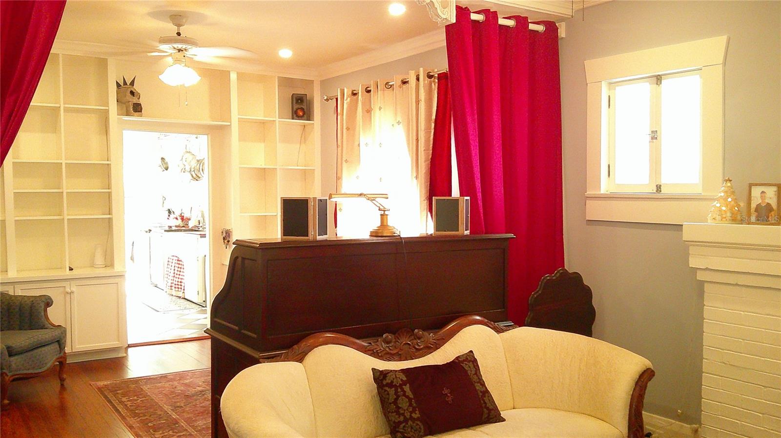 Image 4 of 34 For 303 Plymouth Street