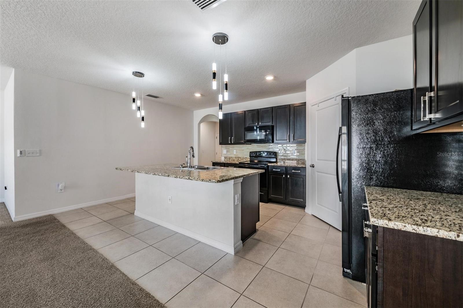 Image 14 of 39 For 10210 Golden Light Court