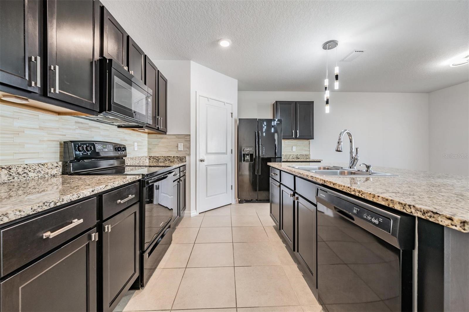 Image 17 of 39 For 10210 Golden Light Court