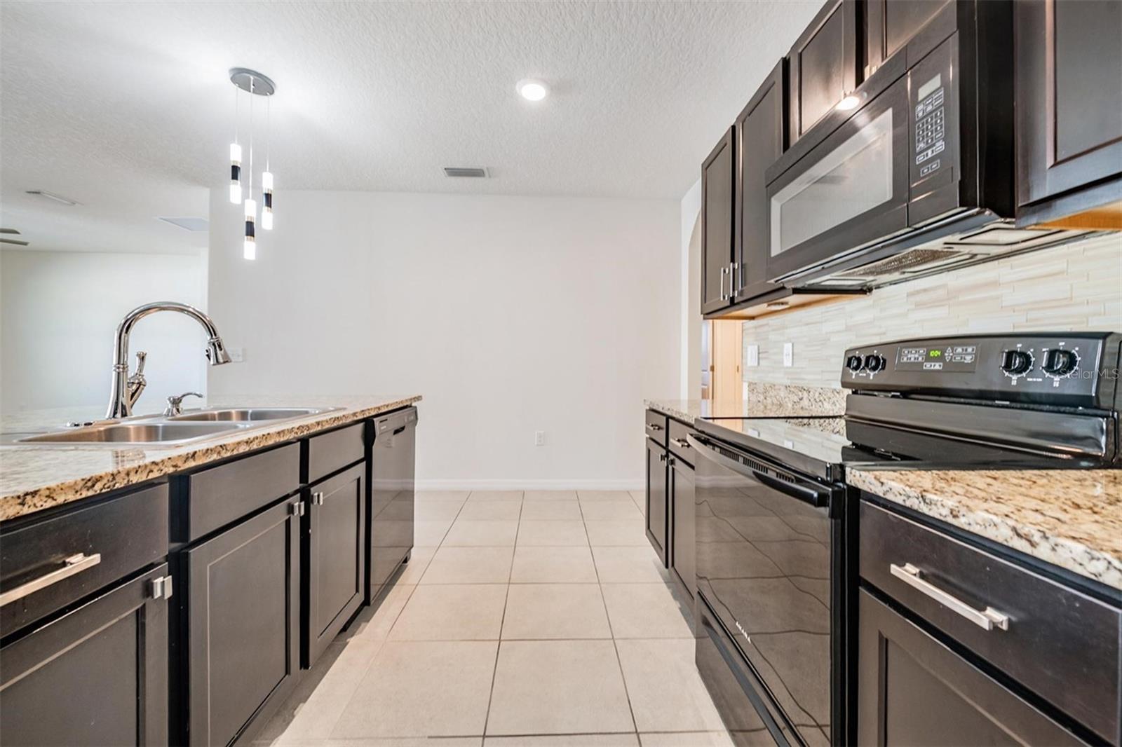 Image 19 of 39 For 10210 Golden Light Court