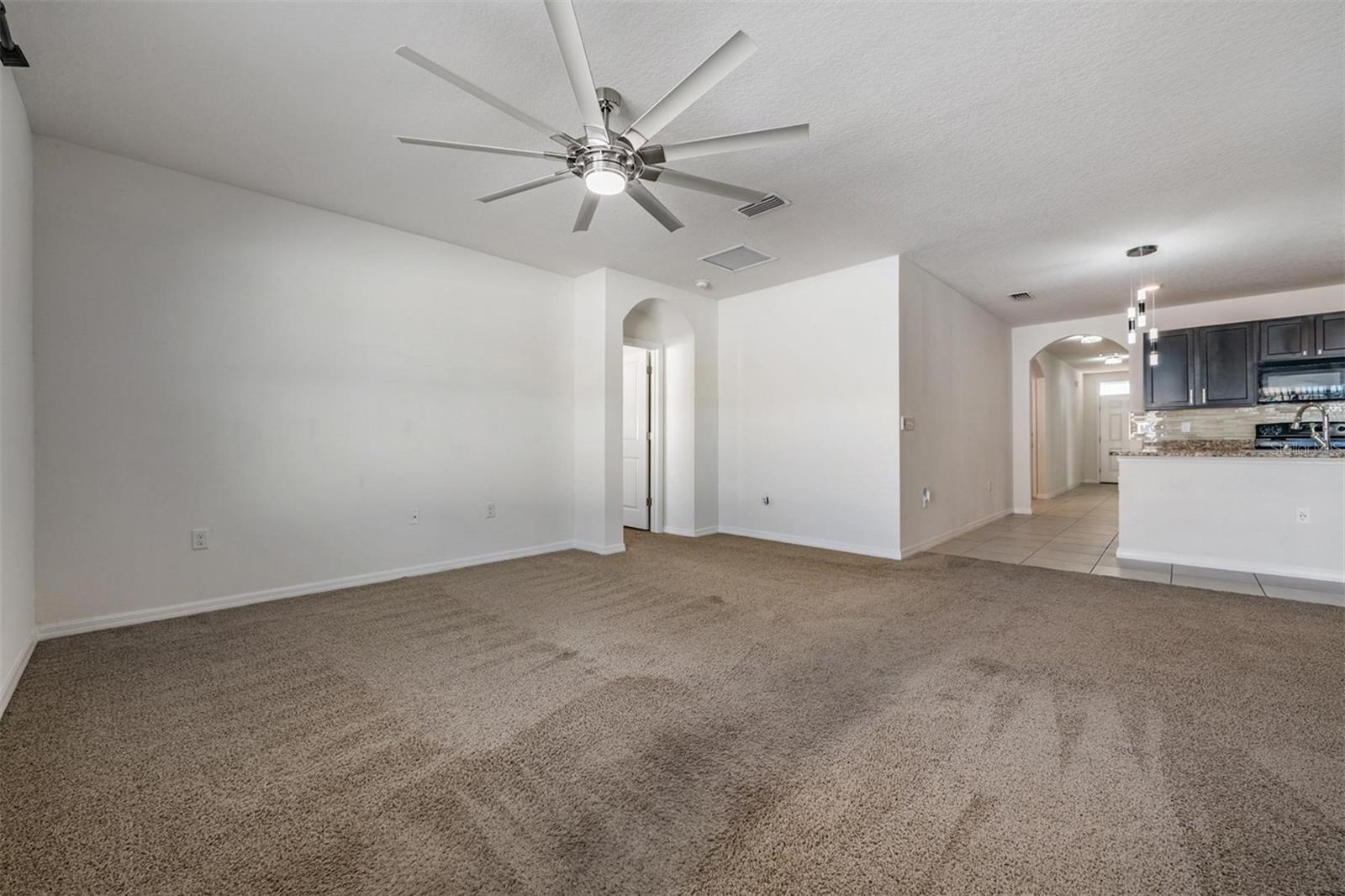 Image 21 of 39 For 10210 Golden Light Court