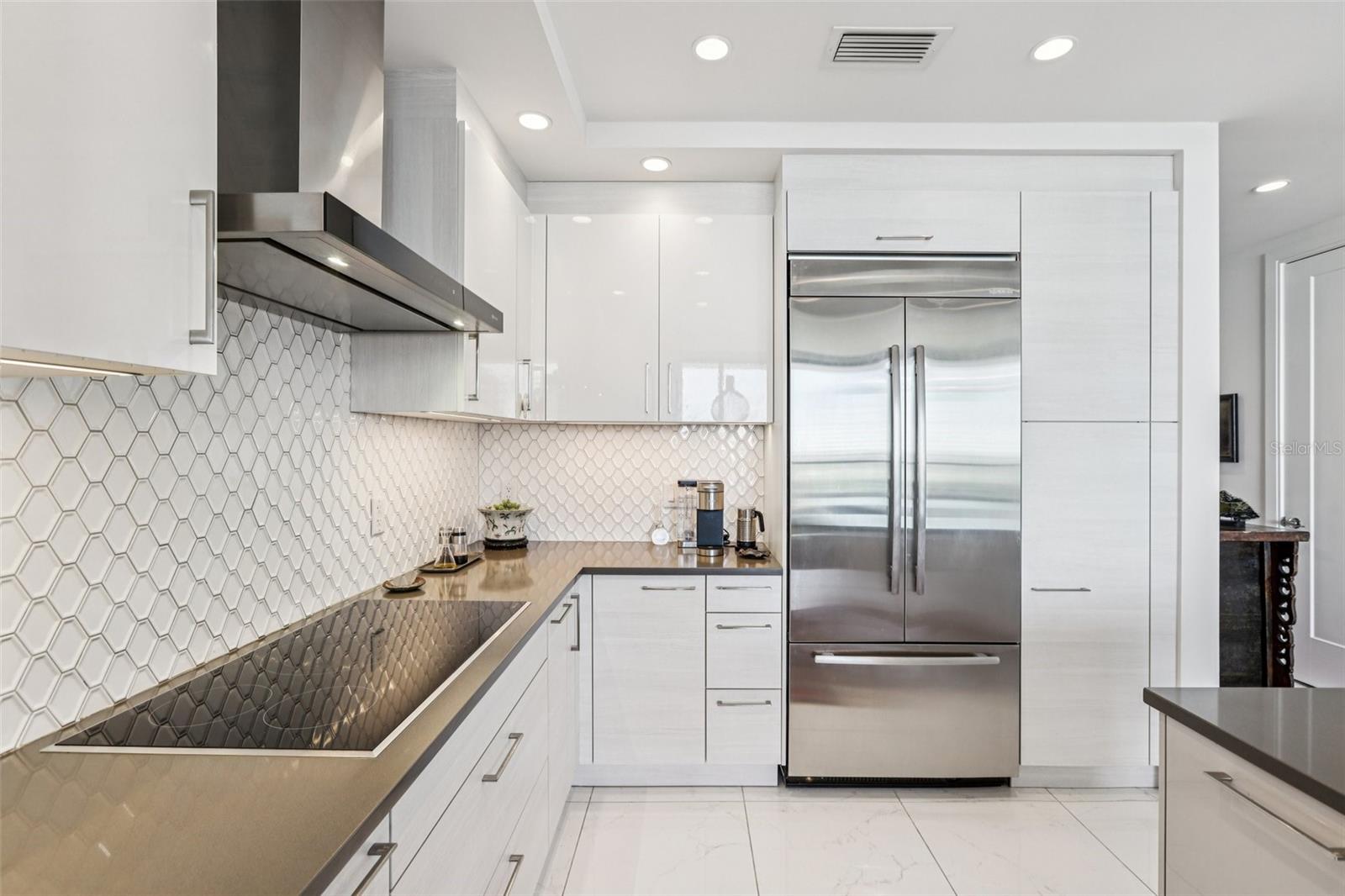 Listing photo id 15 for 100 1st Avenue N 3806