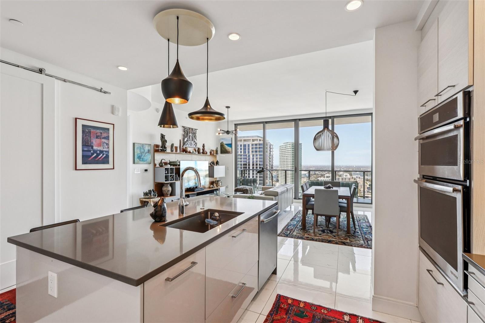 Listing photo id 17 for 100 1st Avenue N 3806