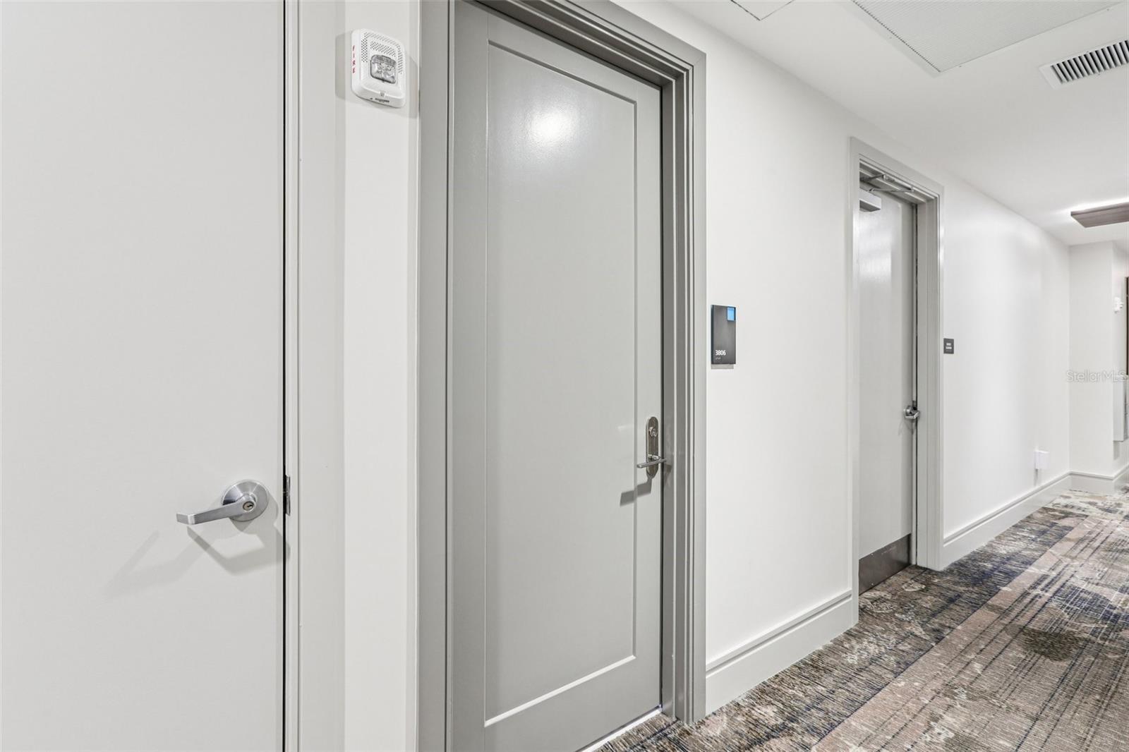 Listing photo id 0 for 100 1st Avenue N 3806