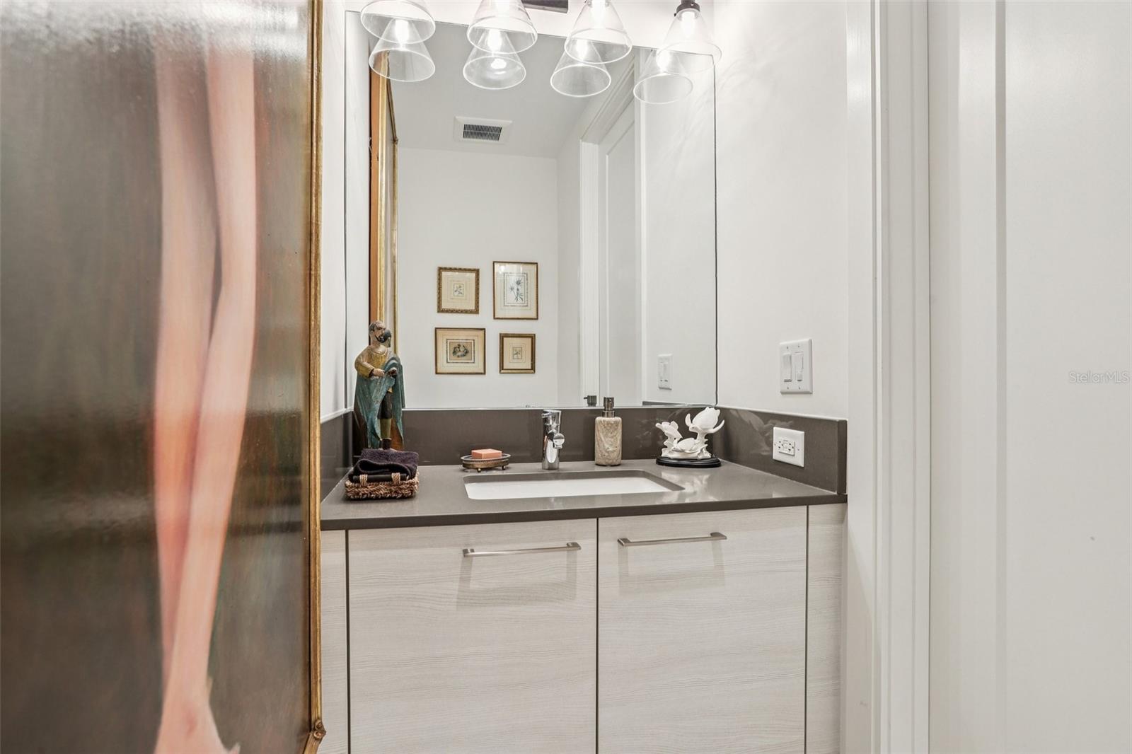 Listing photo id 20 for 100 1st Avenue N 3806