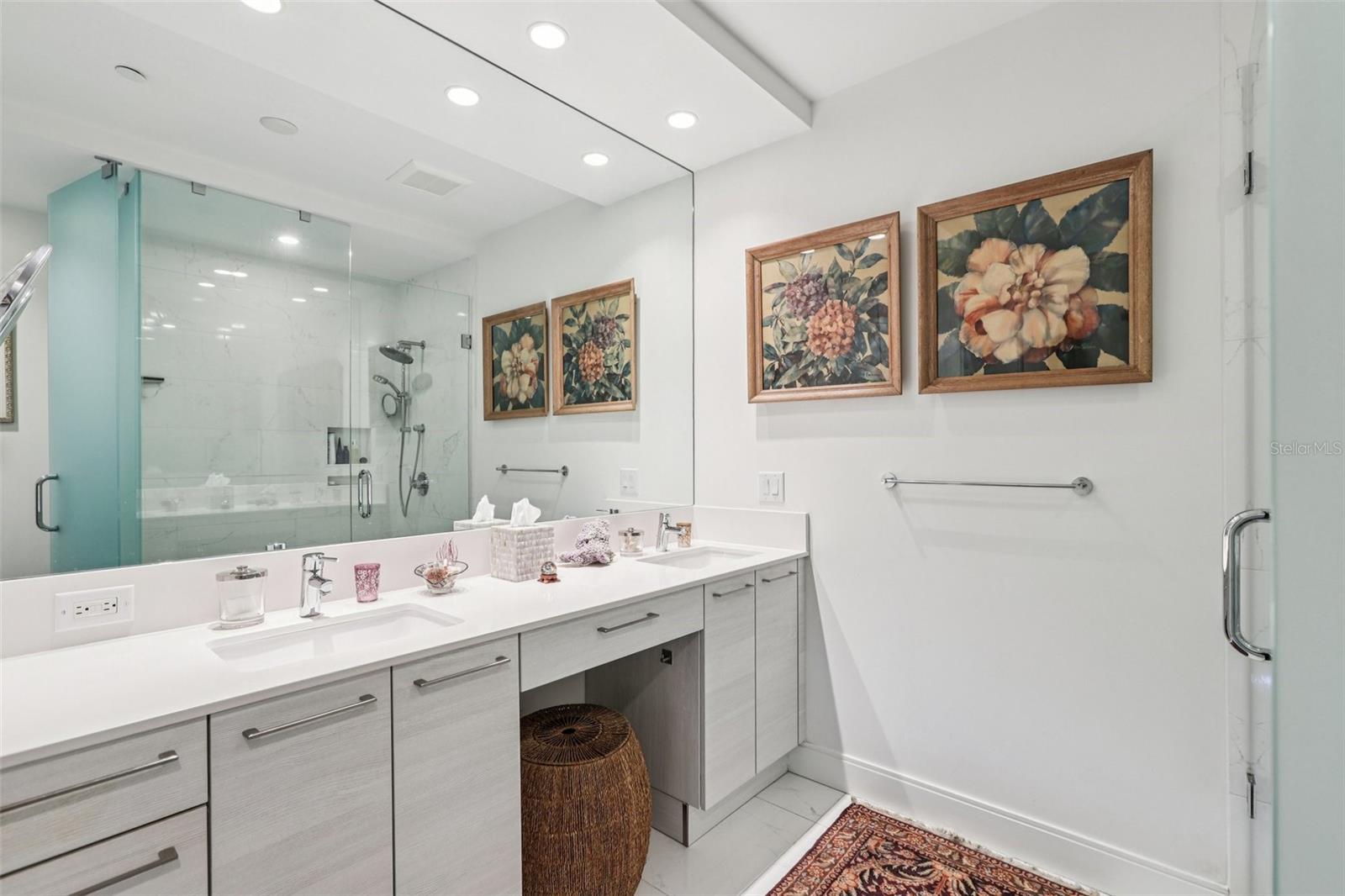 Listing photo id 27 for 100 1st Avenue N 3806