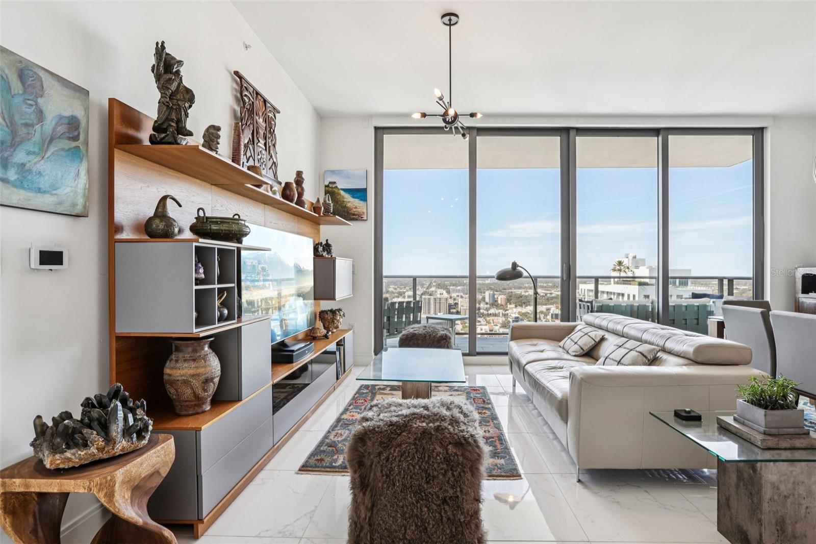 Listing photo id 1 for 100 1st Avenue N 3806