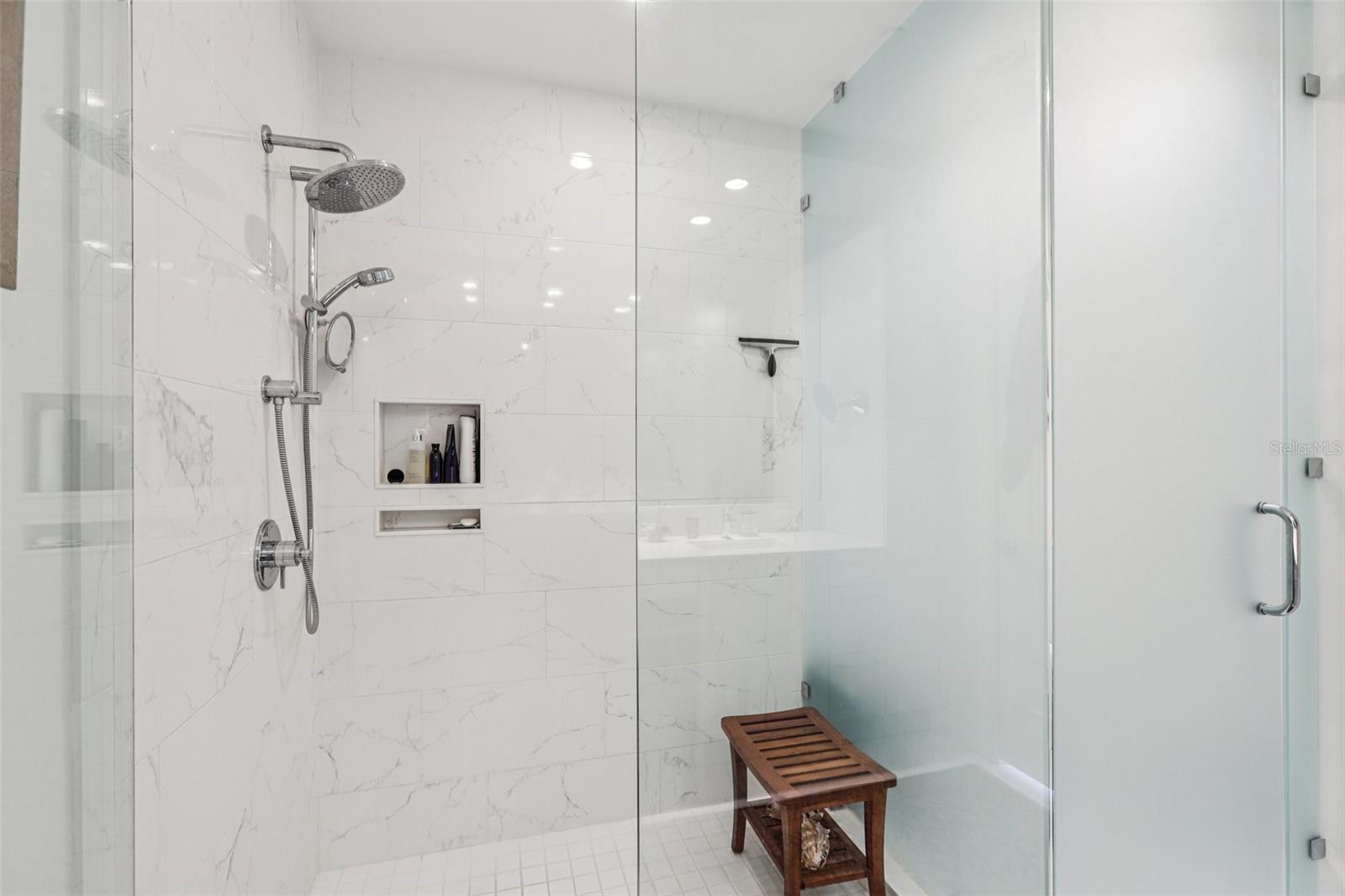 Listing photo id 28 for 100 1st Avenue N 3806