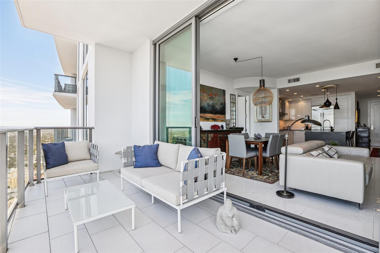 Listing photo id 32 for 100 1st Avenue N 3806