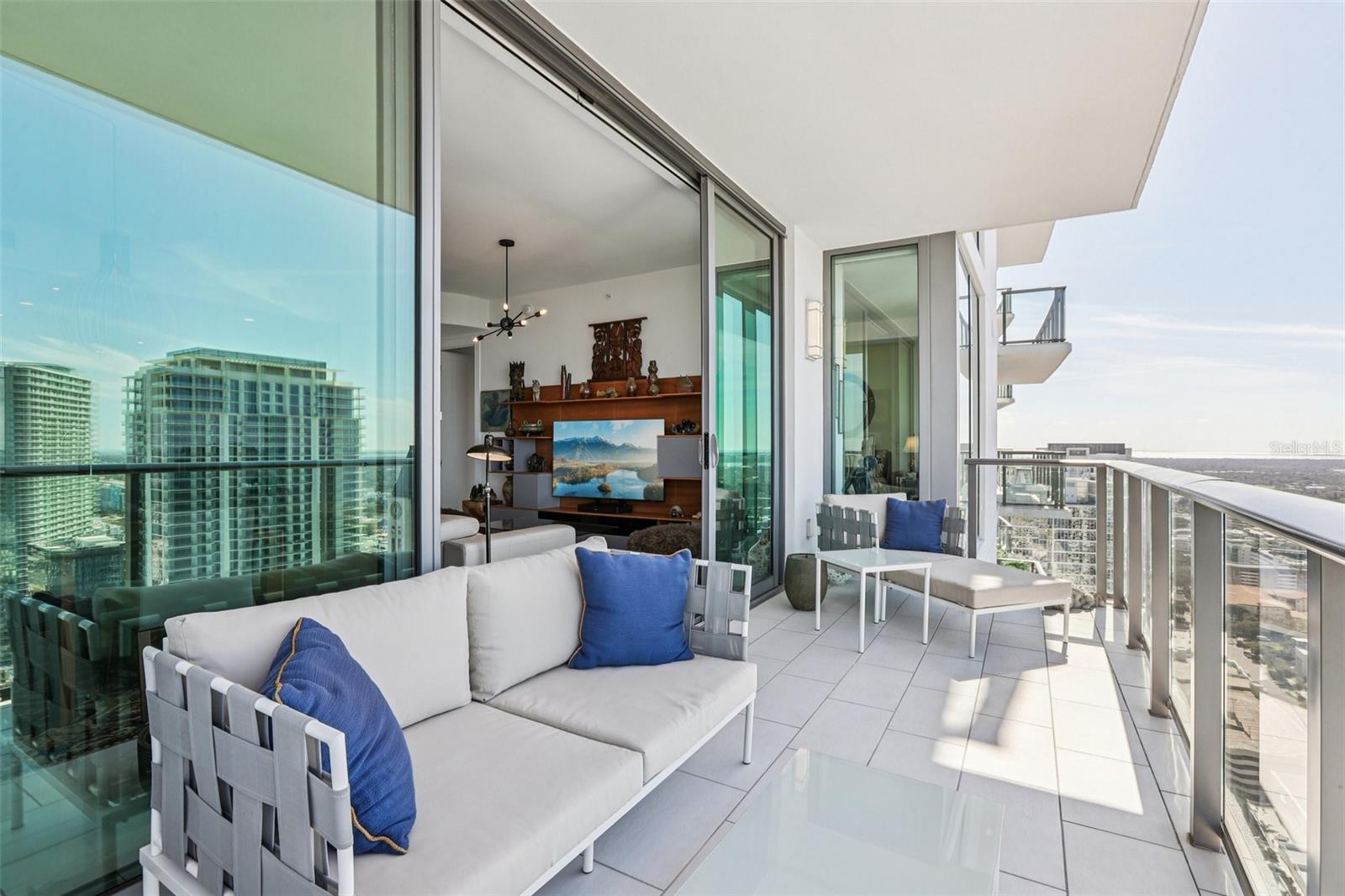 Listing photo id 33 for 100 1st Avenue N 3806