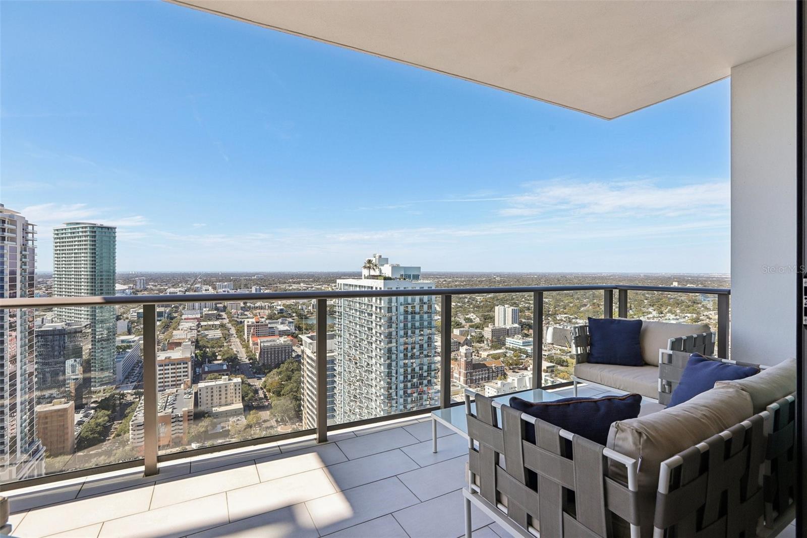 Listing photo id 35 for 100 1st Avenue N 3806