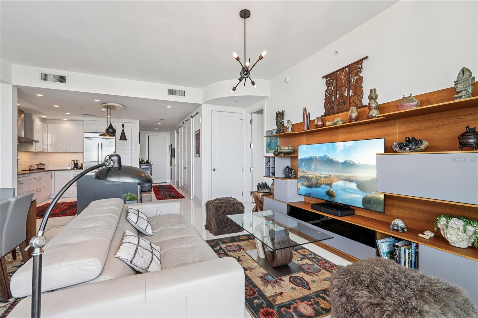 Listing photo id 4 for 100 1st Avenue N 3806