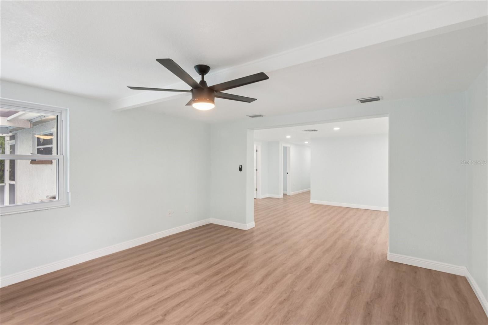 Listing photo id 12 for 7619 Hatteras Drive