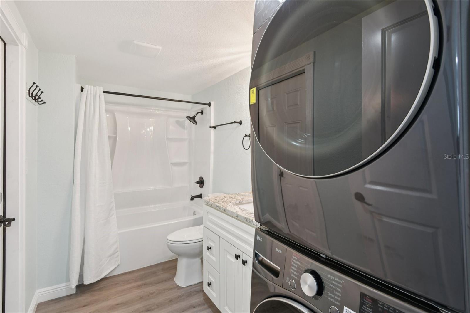 Listing photo id 13 for 7619 Hatteras Drive