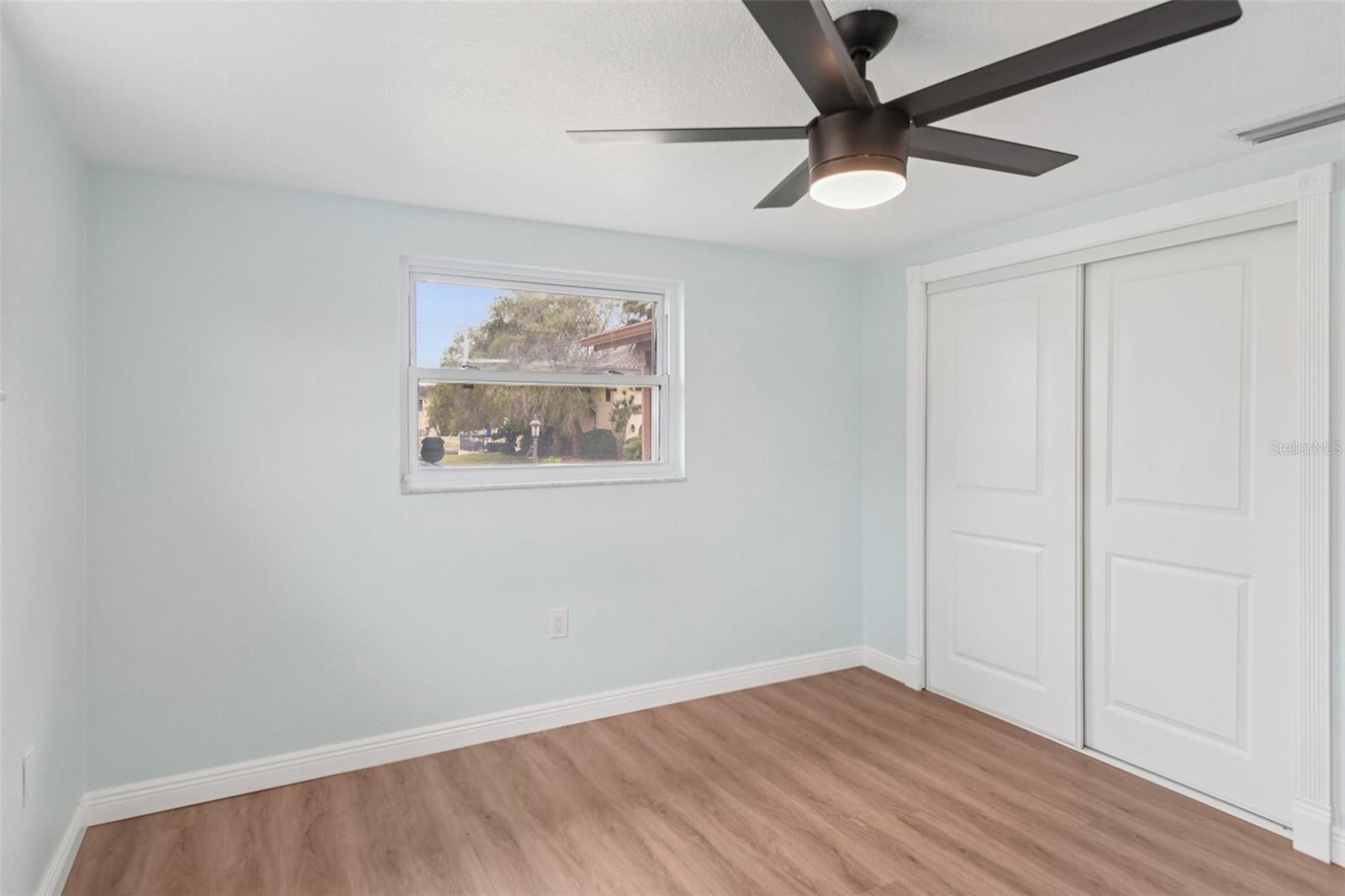 Listing photo id 16 for 7619 Hatteras Drive